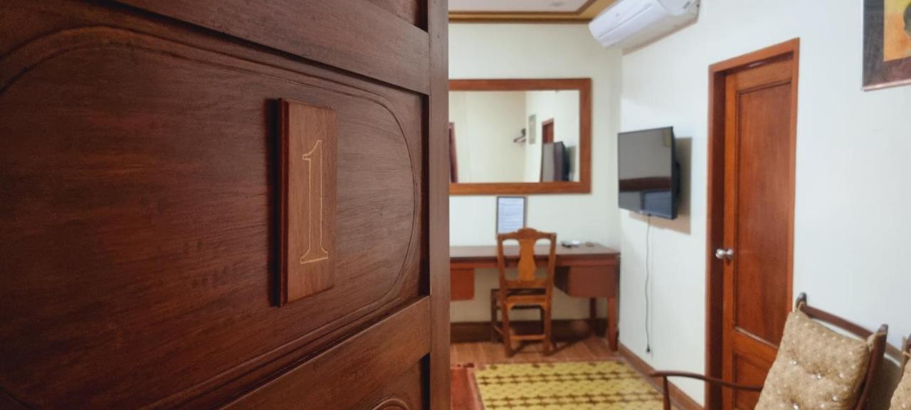 Casa Familya Hotel Batac Luaran gambar